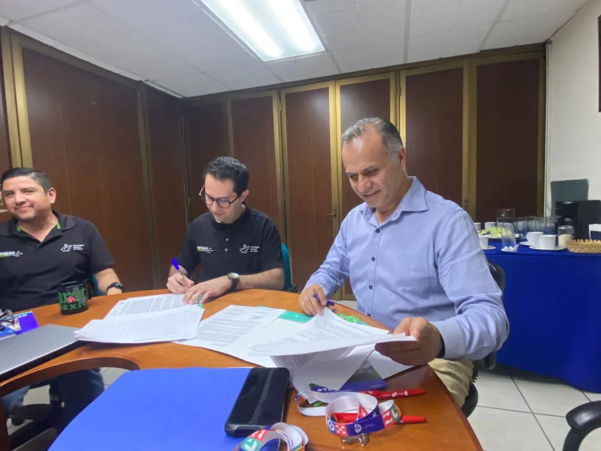 Cámara de Comercio de Autlán y el Tecnológico Superior de Jalisco El Grullo fortalecen la vinculación empresarial y académica.
